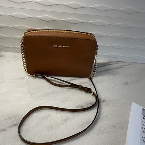 MICHAEL Kors NWOT
Jet Set East West Leather BAG - Picture 4 of 14